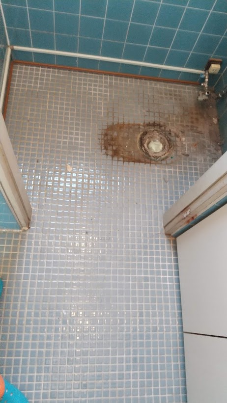 トイレの床工事 タイルを総パテしてcf貼り 内装職人の施工ブログ フライパンのインテリア農園